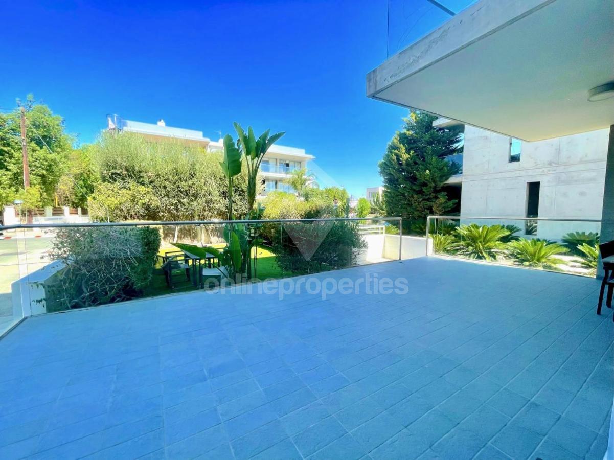 To change image, hover mouse over thumbnails below