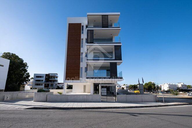 To change image, hover mouse over thumbnails below