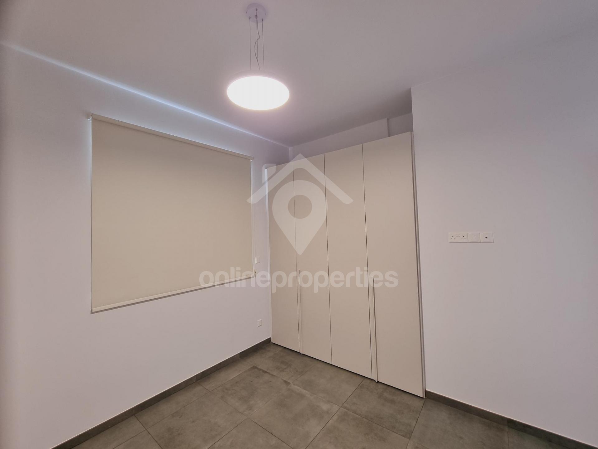 To change image, hover mouse over thumbnails below