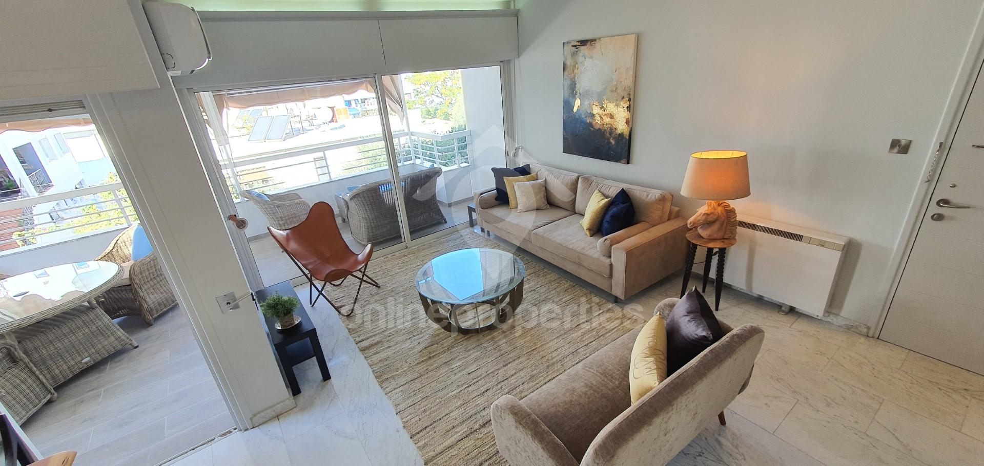 To change image, hover mouse over thumbnails below