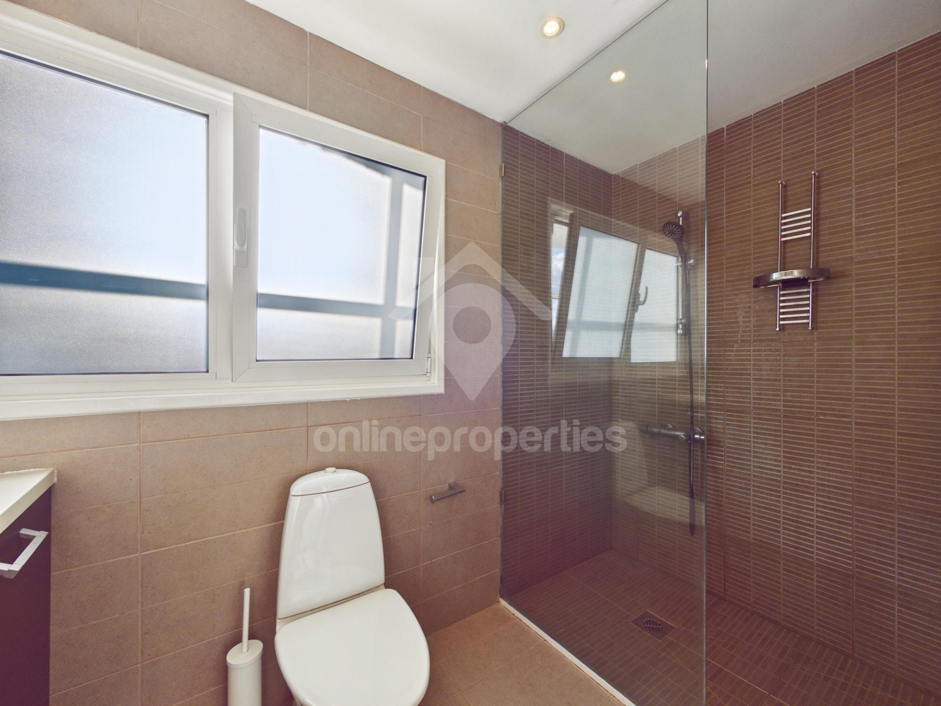 To change image, hover mouse over thumbnails below