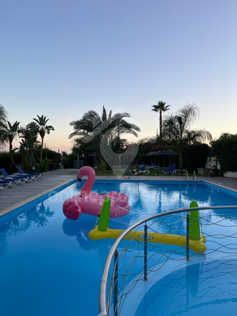 To change image, hover mouse over thumbnails below