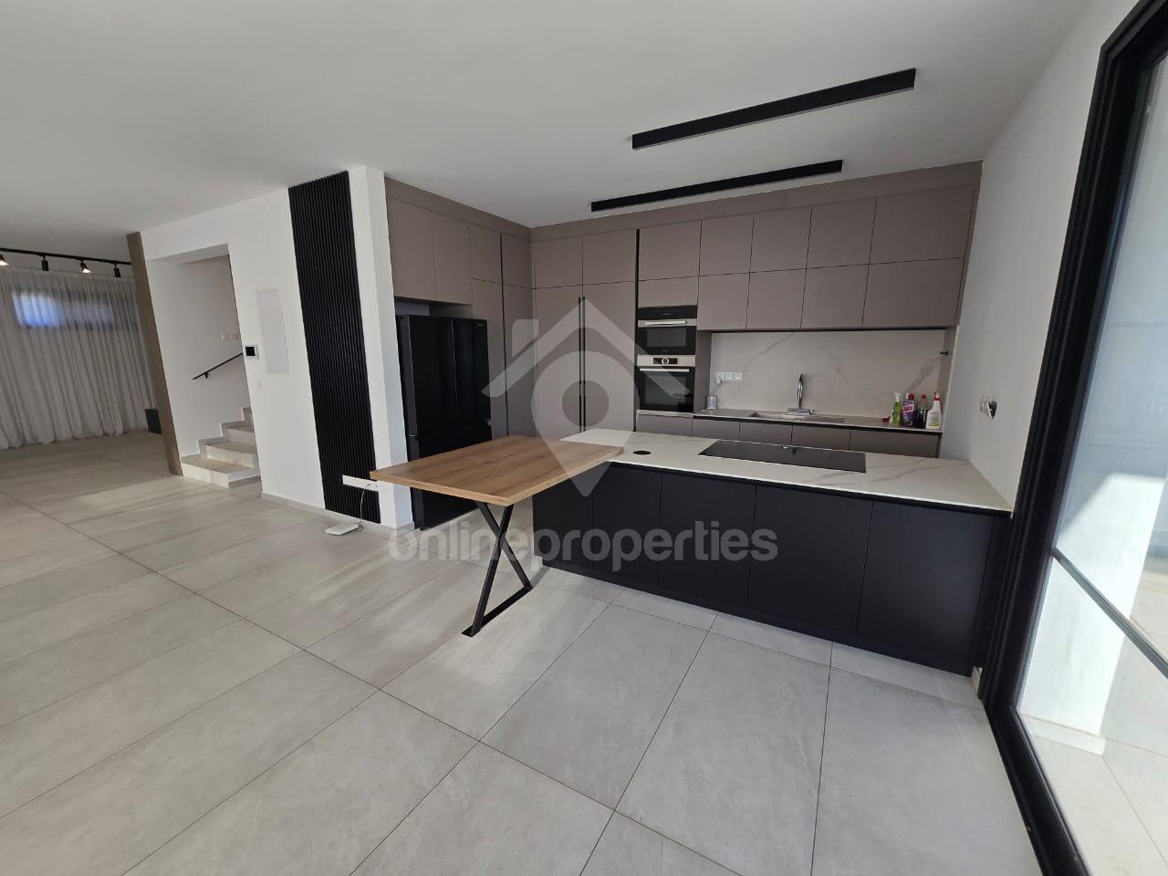 To change image, hover mouse over thumbnails below