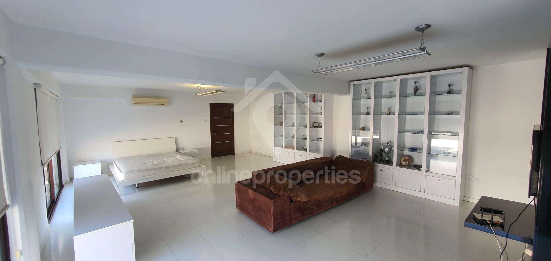 To change image, hover mouse over thumbnails below