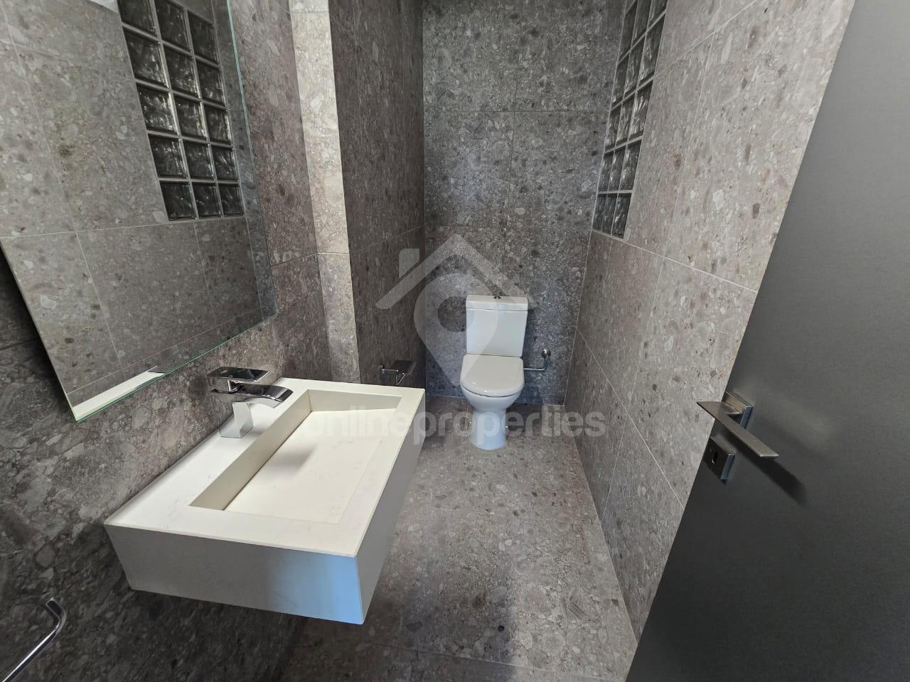 To change image, hover mouse over thumbnails below