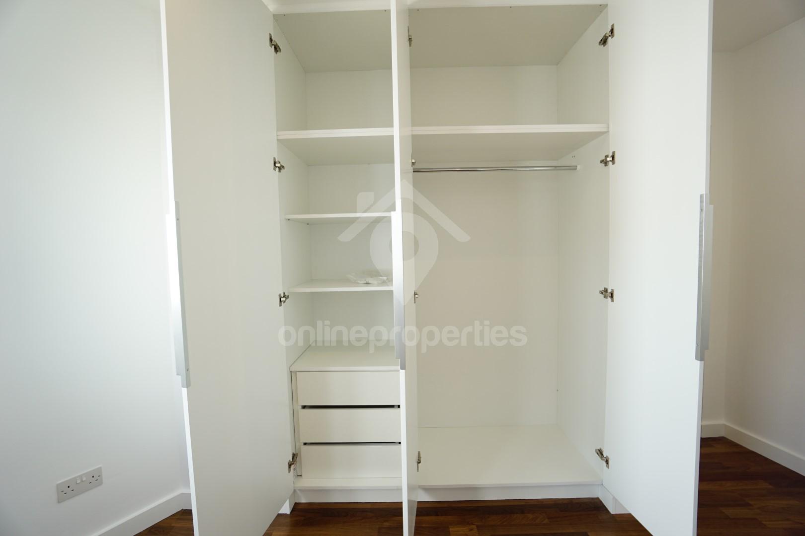 To change image, hover mouse over thumbnails below