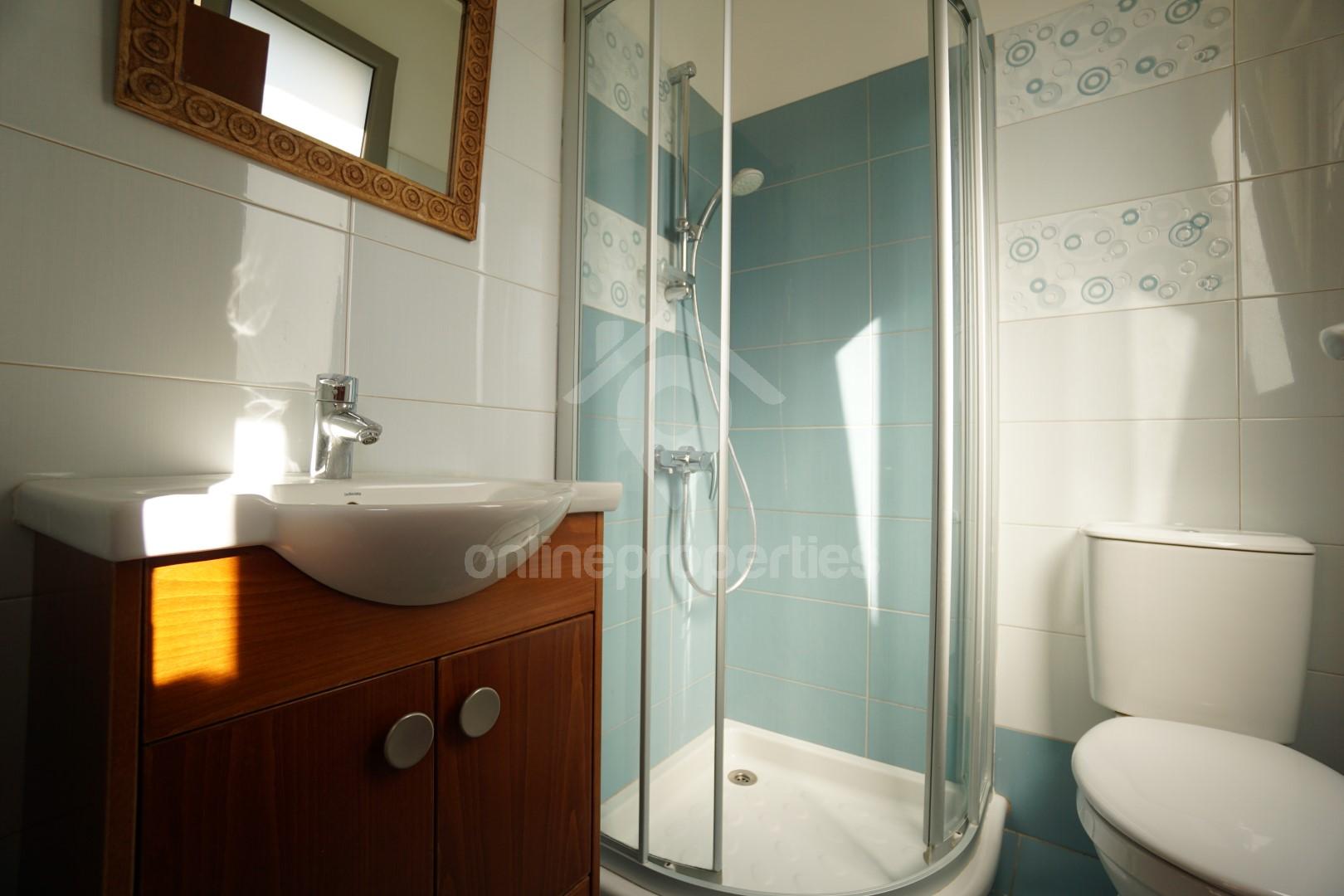 To change image, hover mouse over thumbnails below