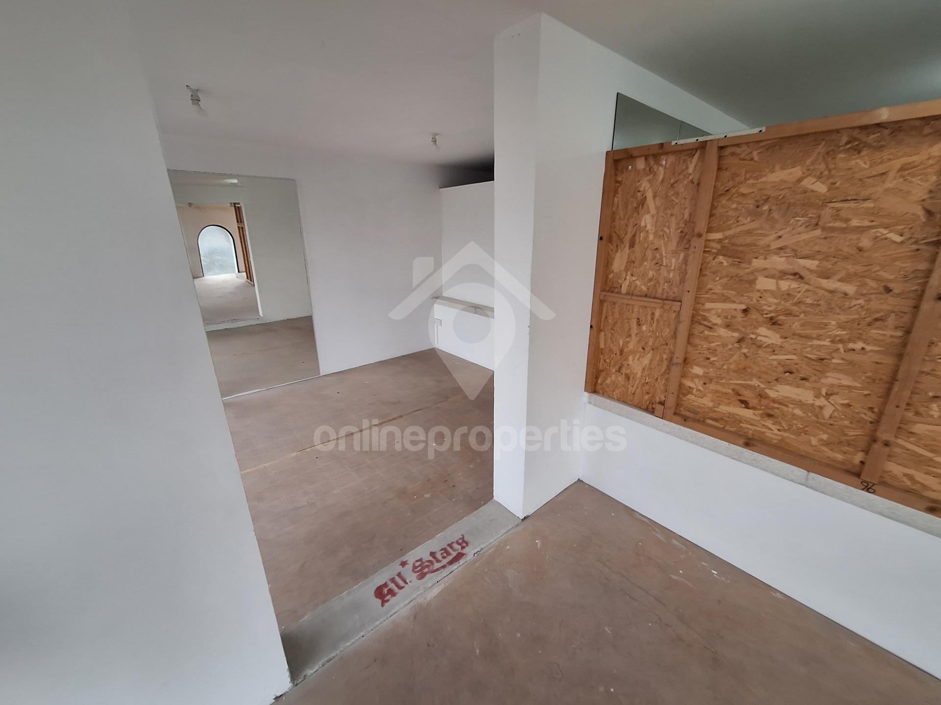 To change image, hover mouse over thumbnails below