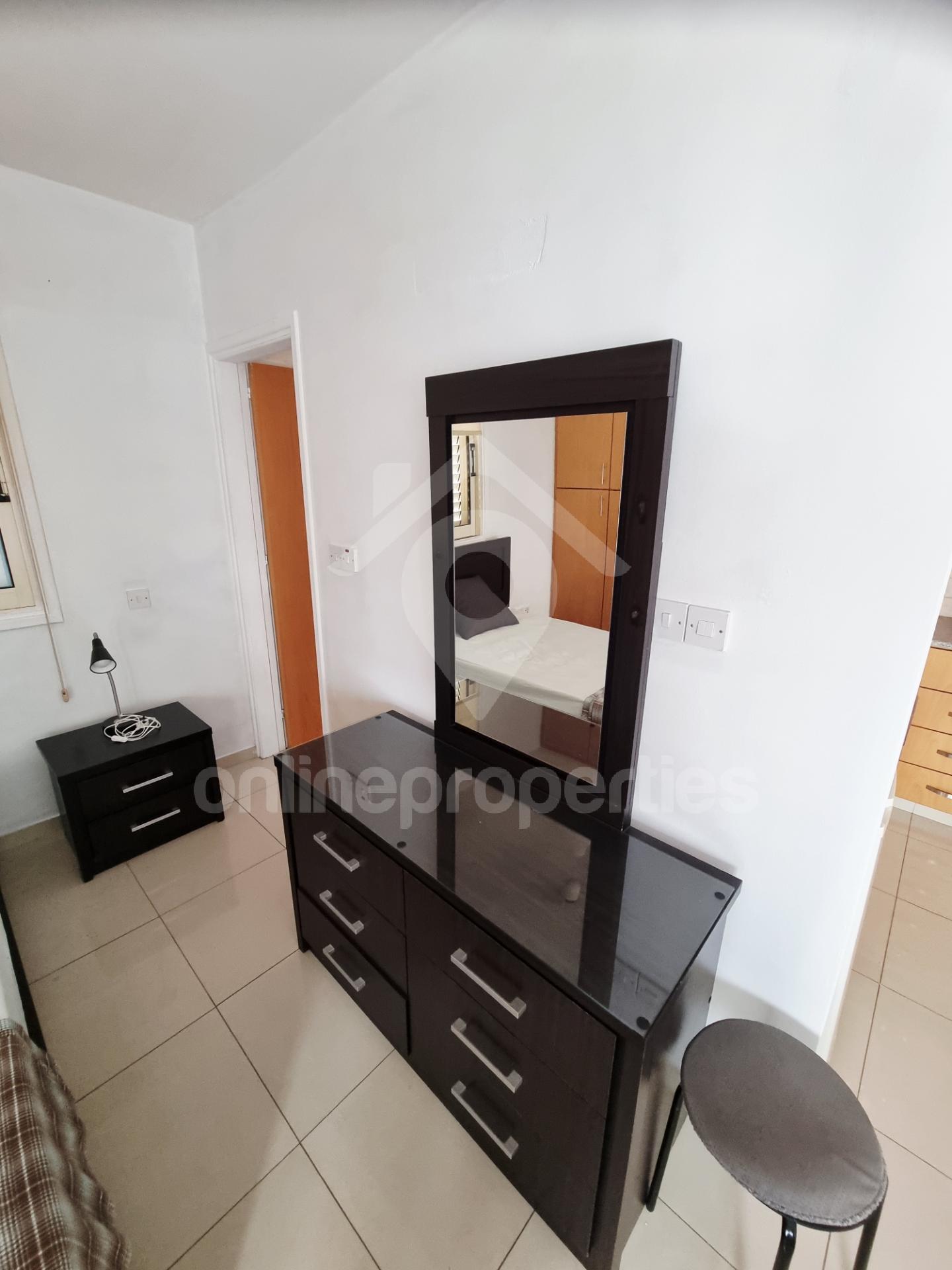 To change image, hover mouse over thumbnails below