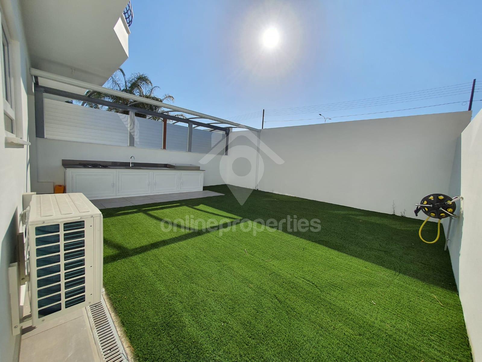 To change image, hover mouse over thumbnails below