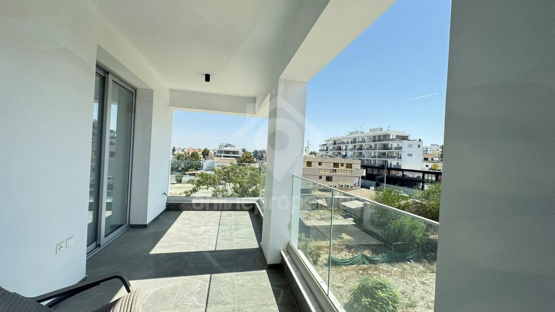 To change image, hover mouse over thumbnails below