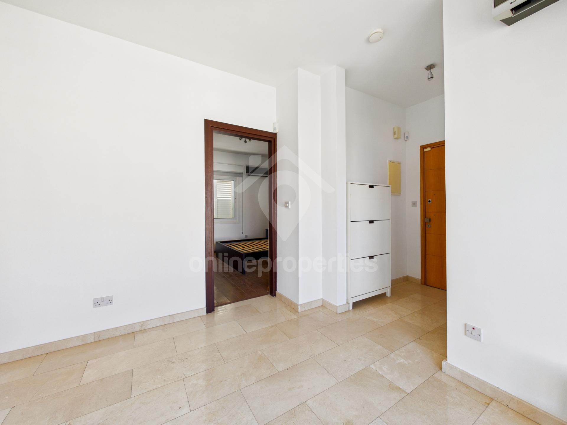 To change image, hover mouse over thumbnails below