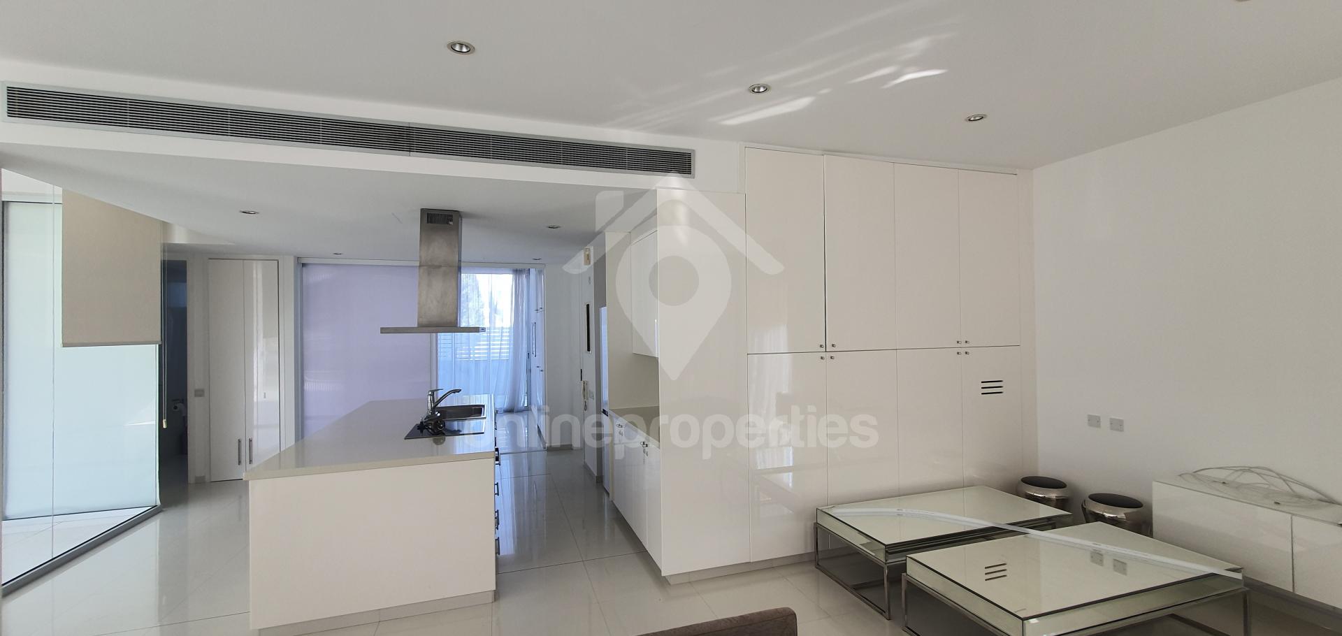 To change image, hover mouse over thumbnails below