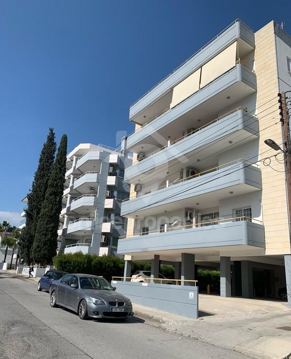 To change image, hover mouse over thumbnails below