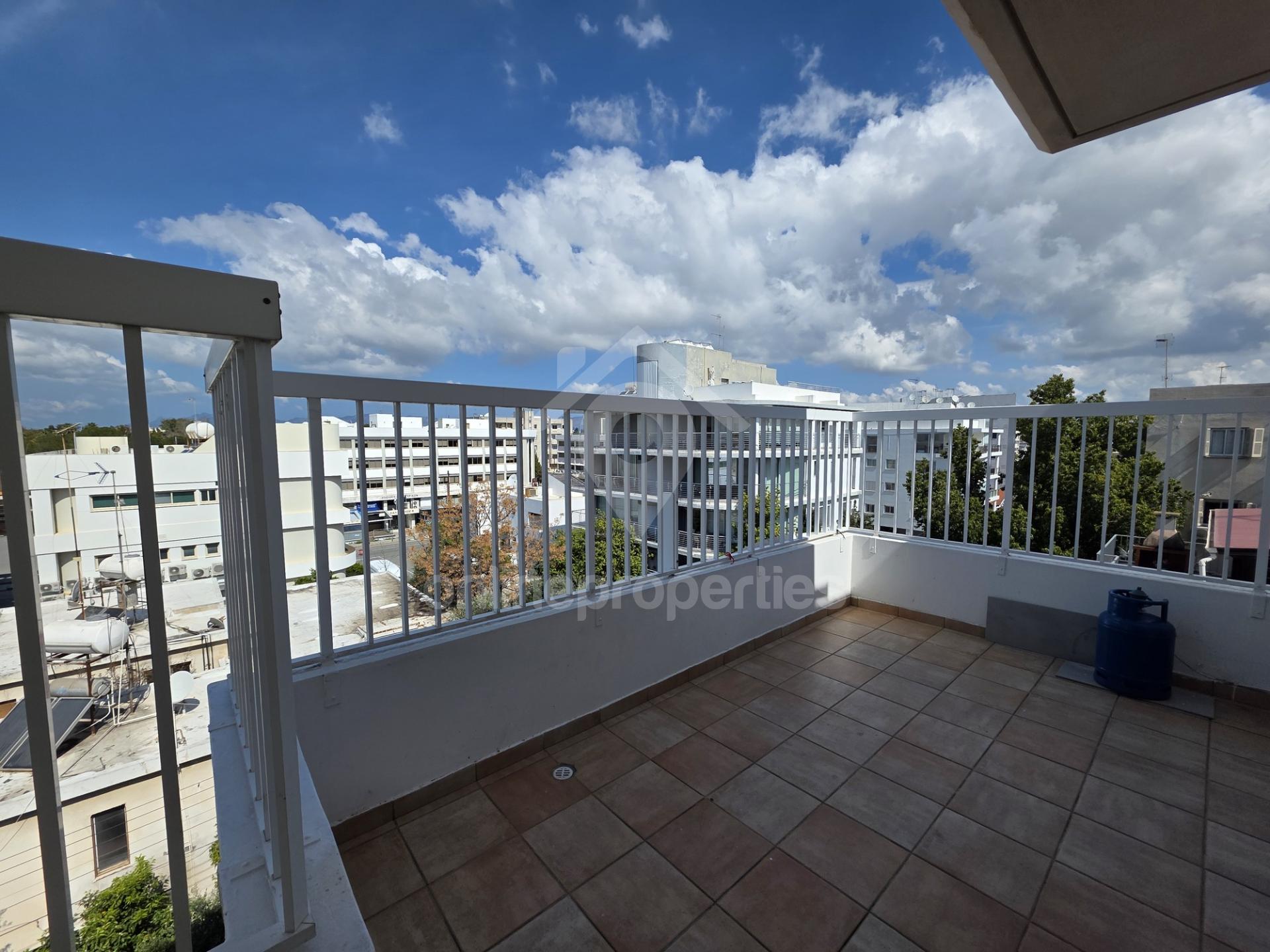 To change image, hover mouse over thumbnails below