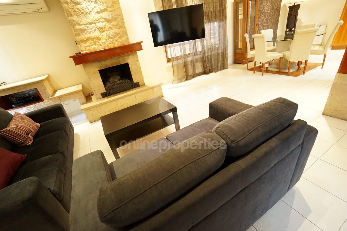 To change image, hover mouse over thumbnails below