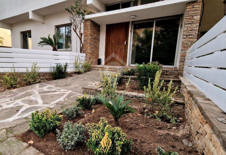 To change image, hover mouse over thumbnails below