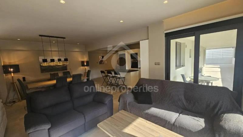 To change image, hover mouse over thumbnails below