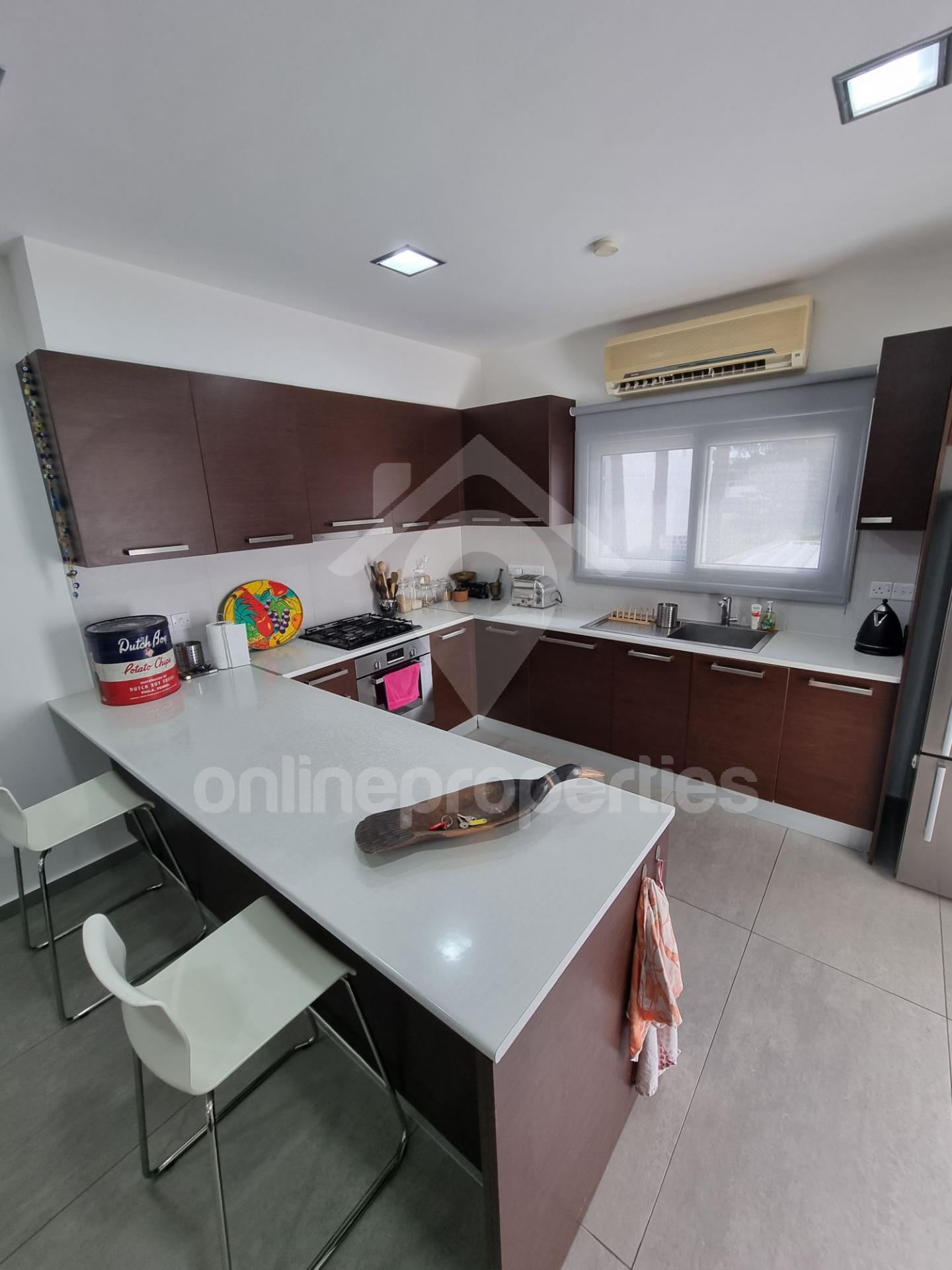 To change image, hover mouse over thumbnails below