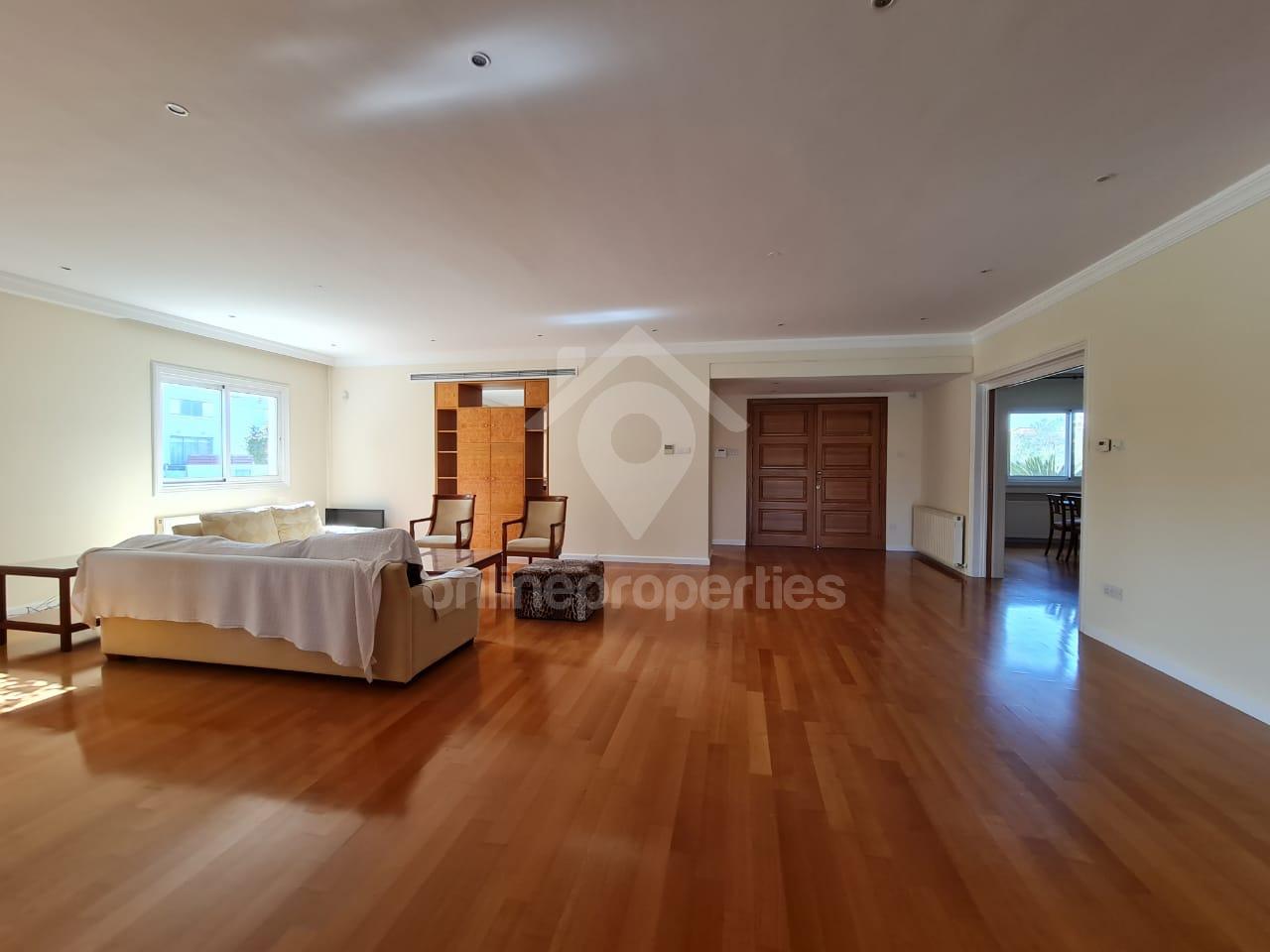 To change image, hover mouse over thumbnails below