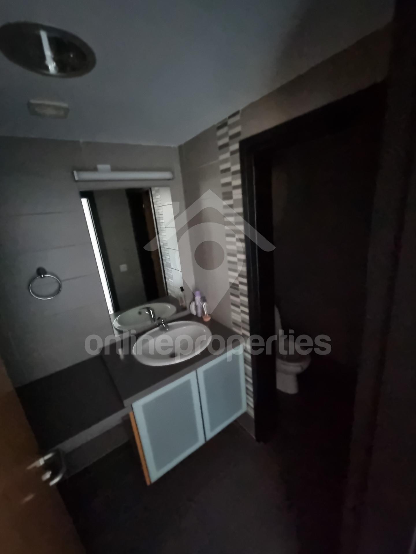 To change image, hover mouse over thumbnails below