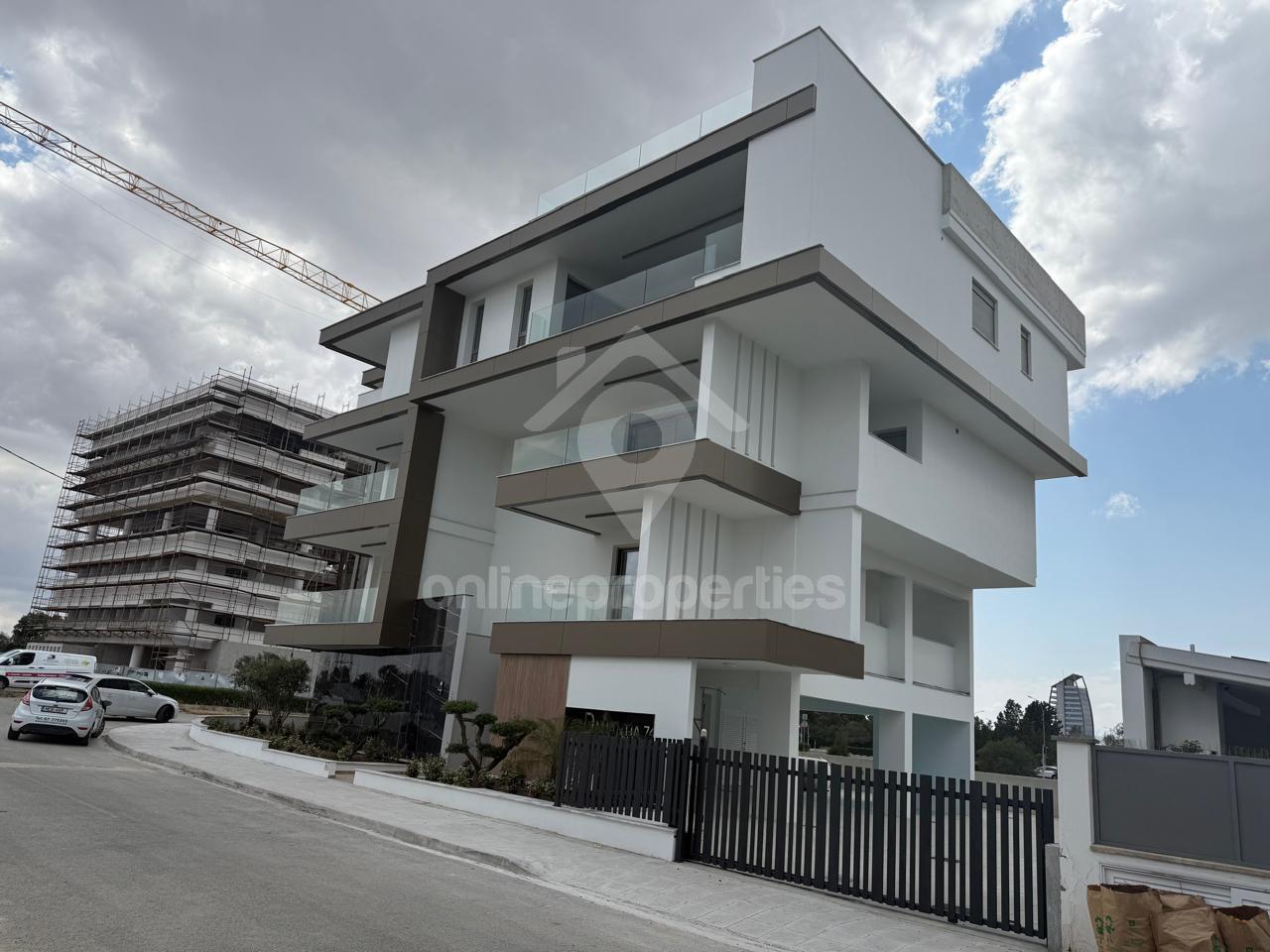 To change image, hover mouse over thumbnails below