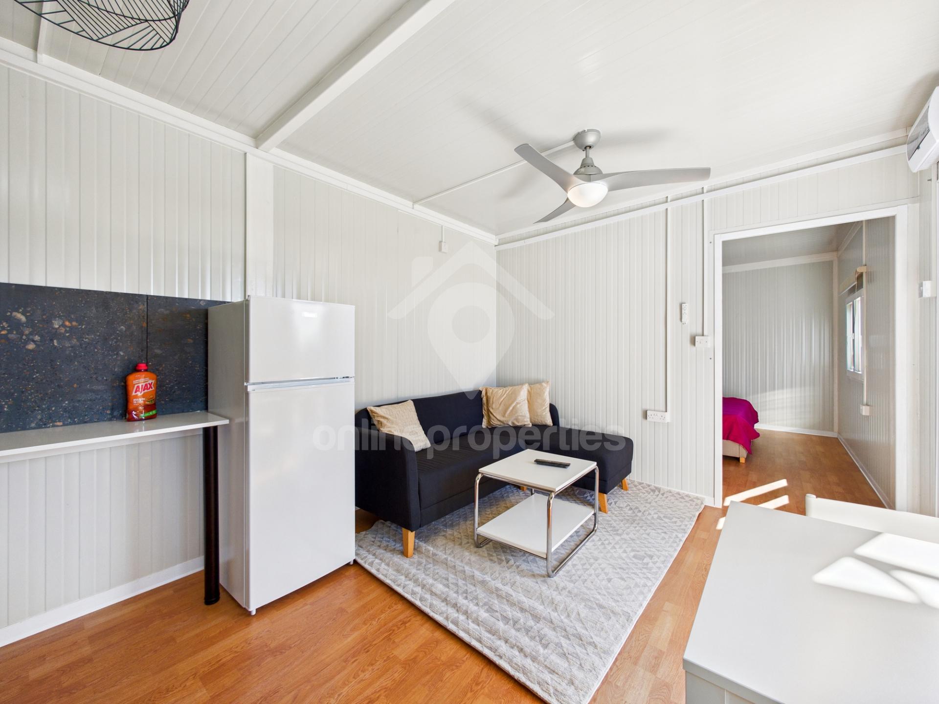 To change image, hover mouse over thumbnails below