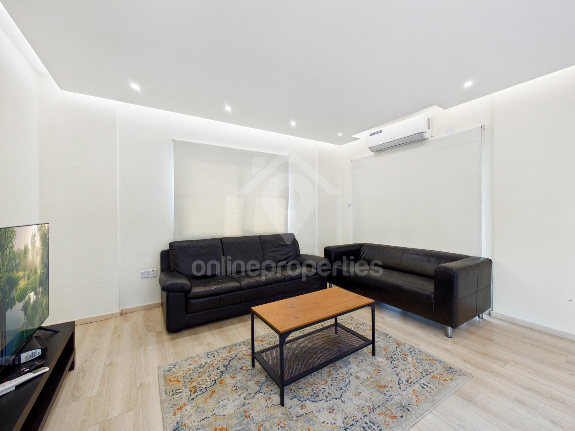 To change image, hover mouse over thumbnails below