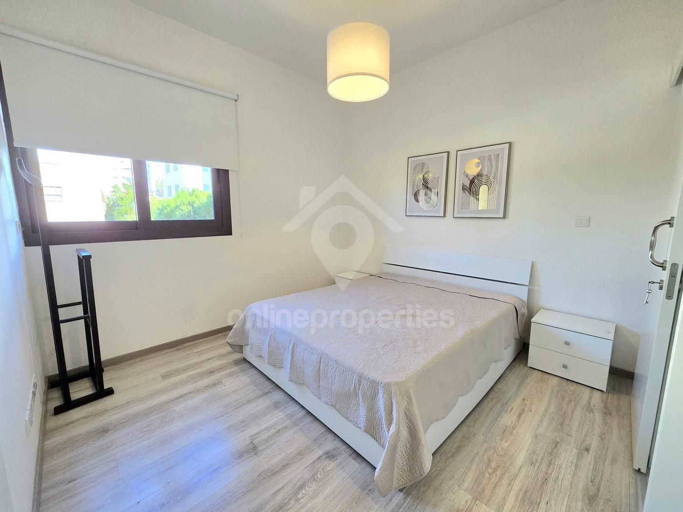 To change image, hover mouse over thumbnails below