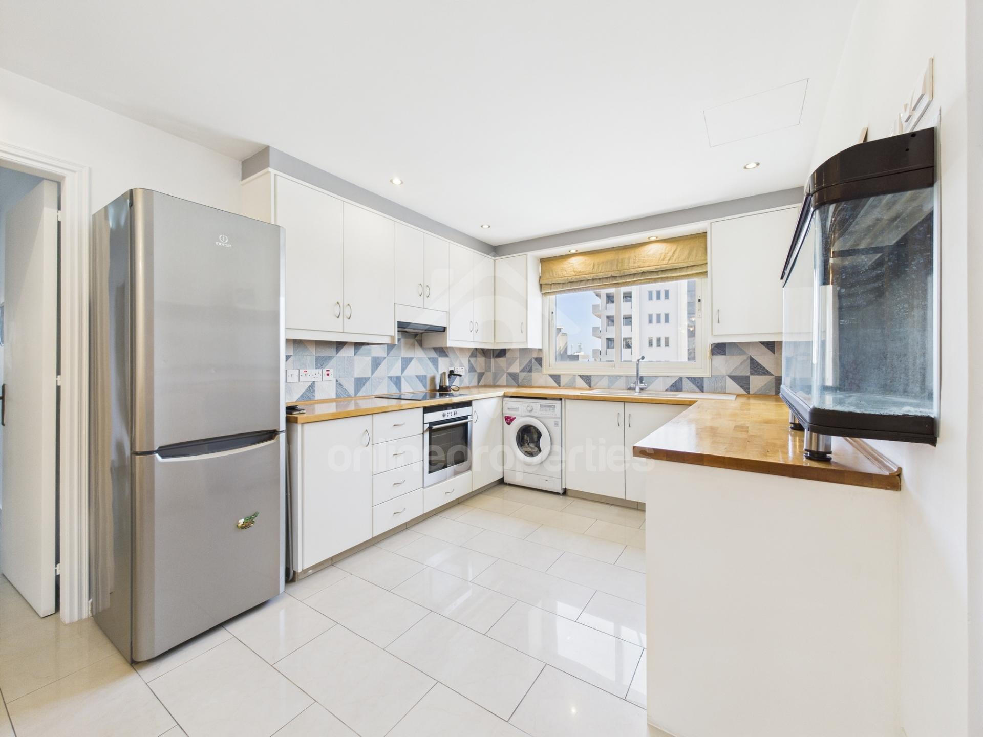 To change image, hover mouse over thumbnails below