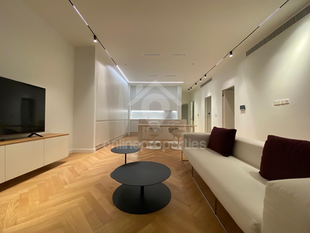 To change image, hover mouse over thumbnails below