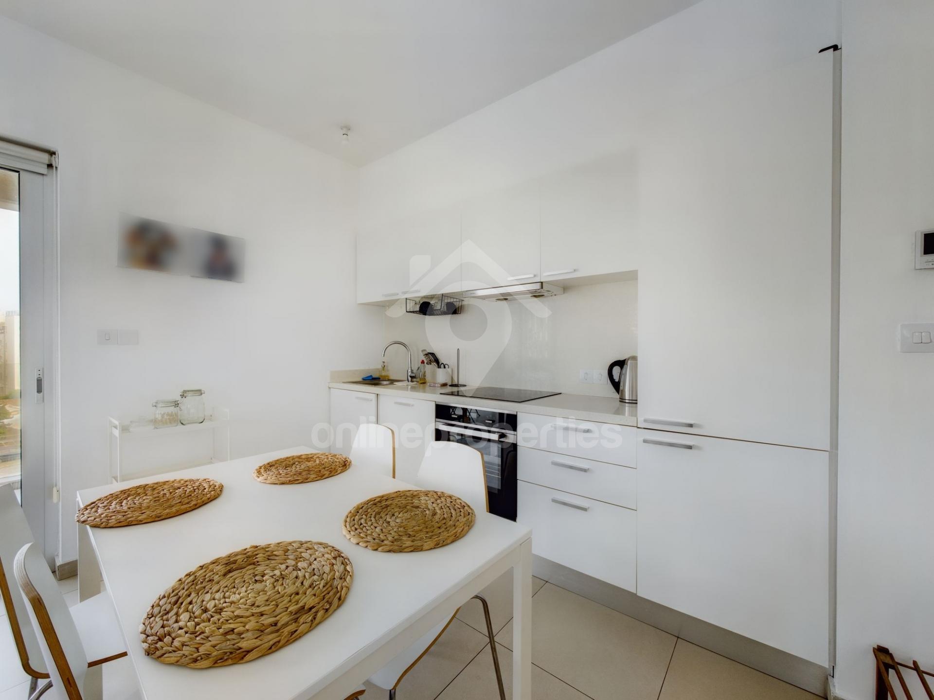 To change image, hover mouse over thumbnails below