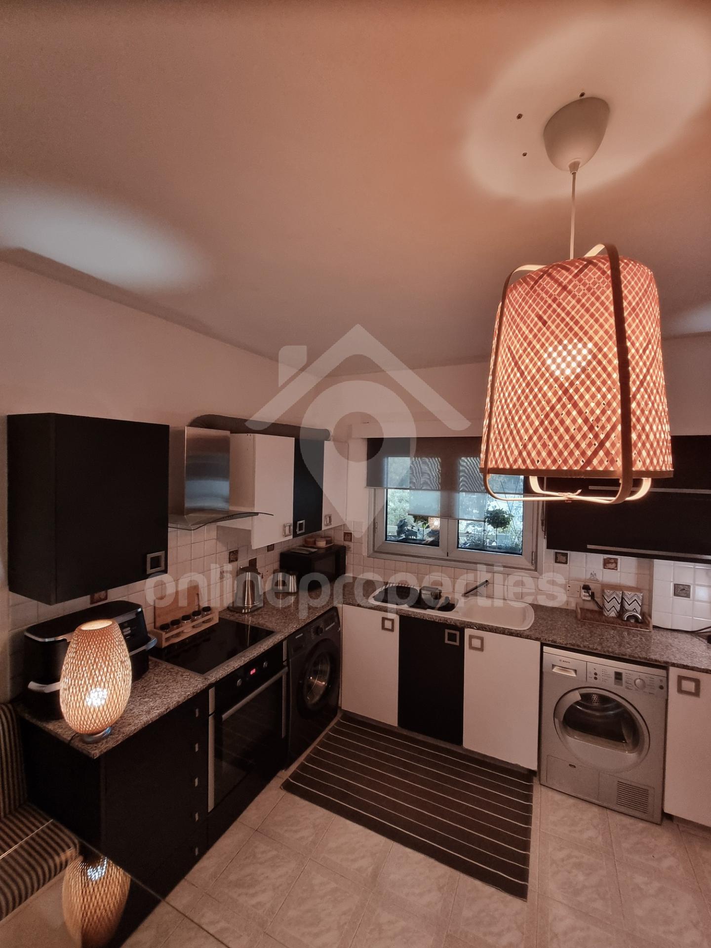 To change image, hover mouse over thumbnails below