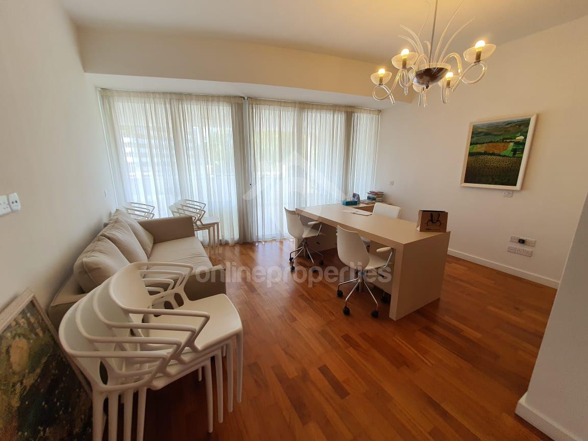 To change image, hover mouse over thumbnails below