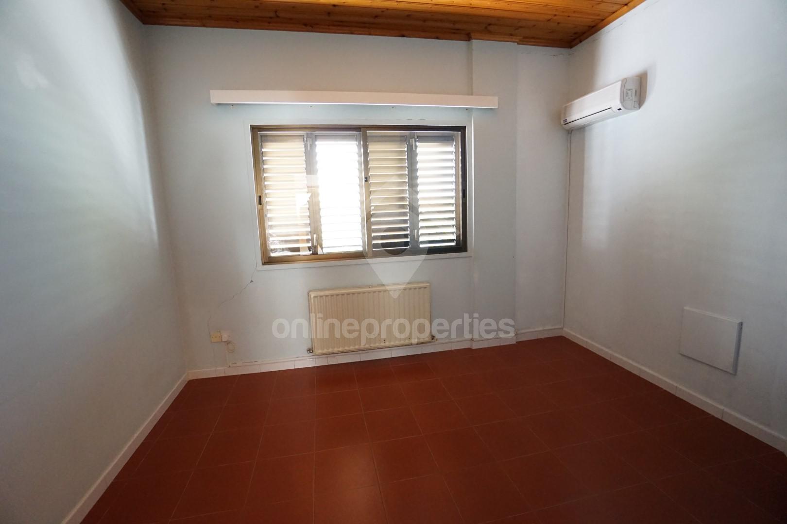 To change image, hover mouse over thumbnails below