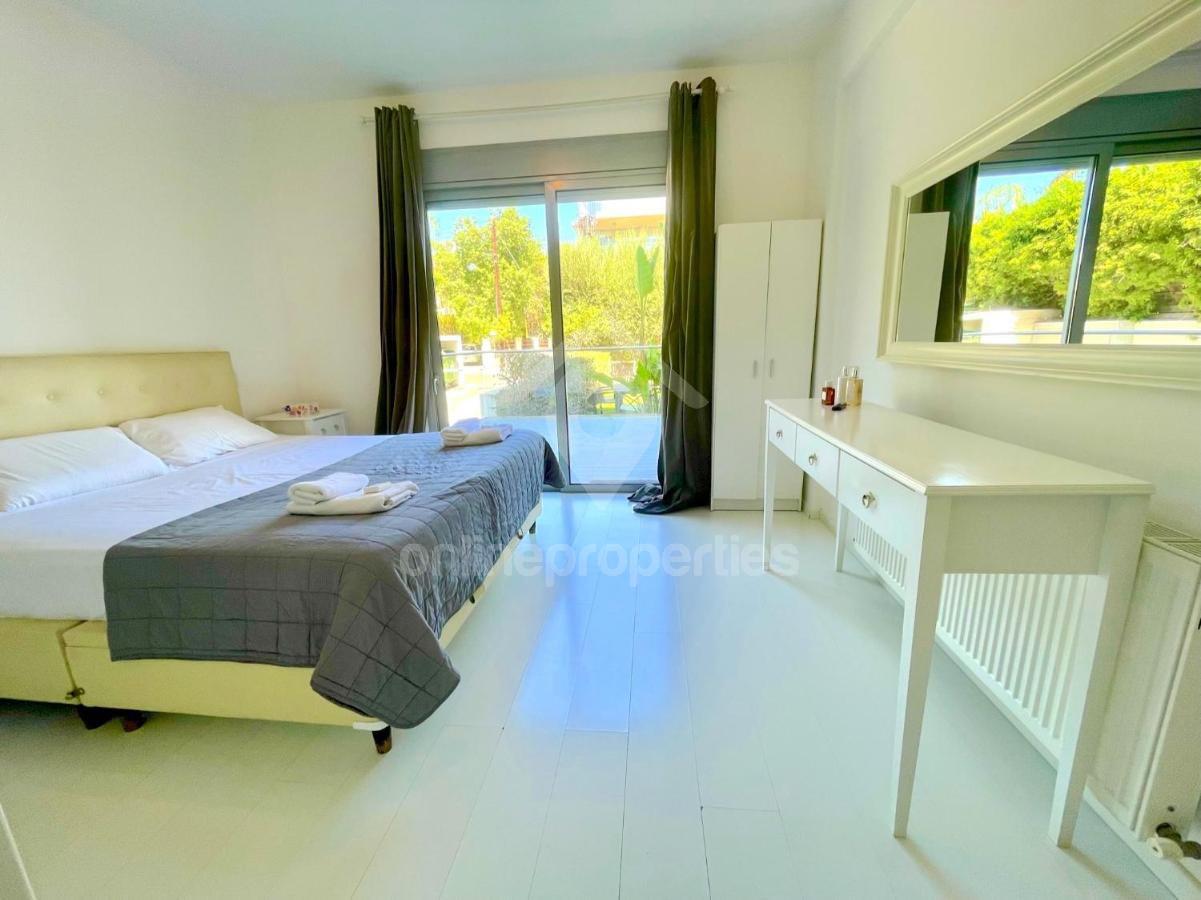 To change image, hover mouse over thumbnails below