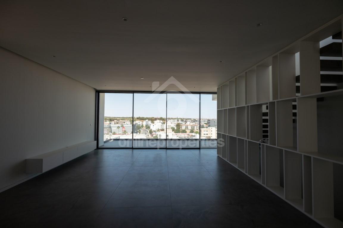 To change image, hover mouse over thumbnails below