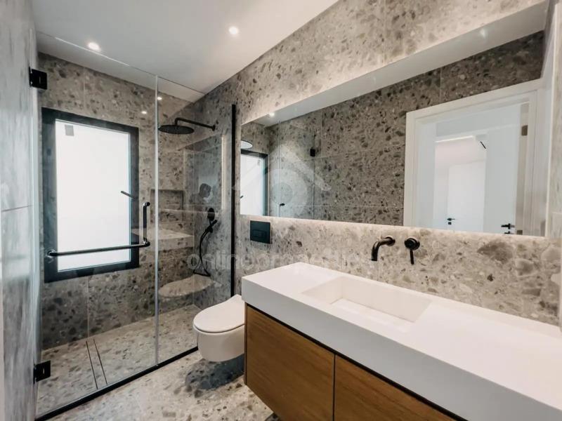 To change image, hover mouse over thumbnails below