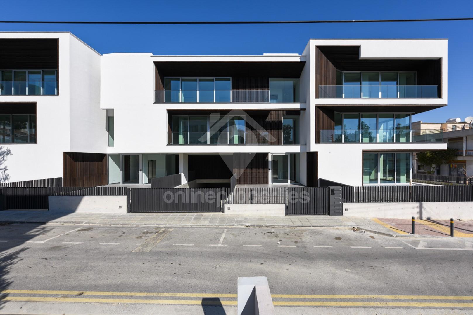 To change image, hover mouse over thumbnails below