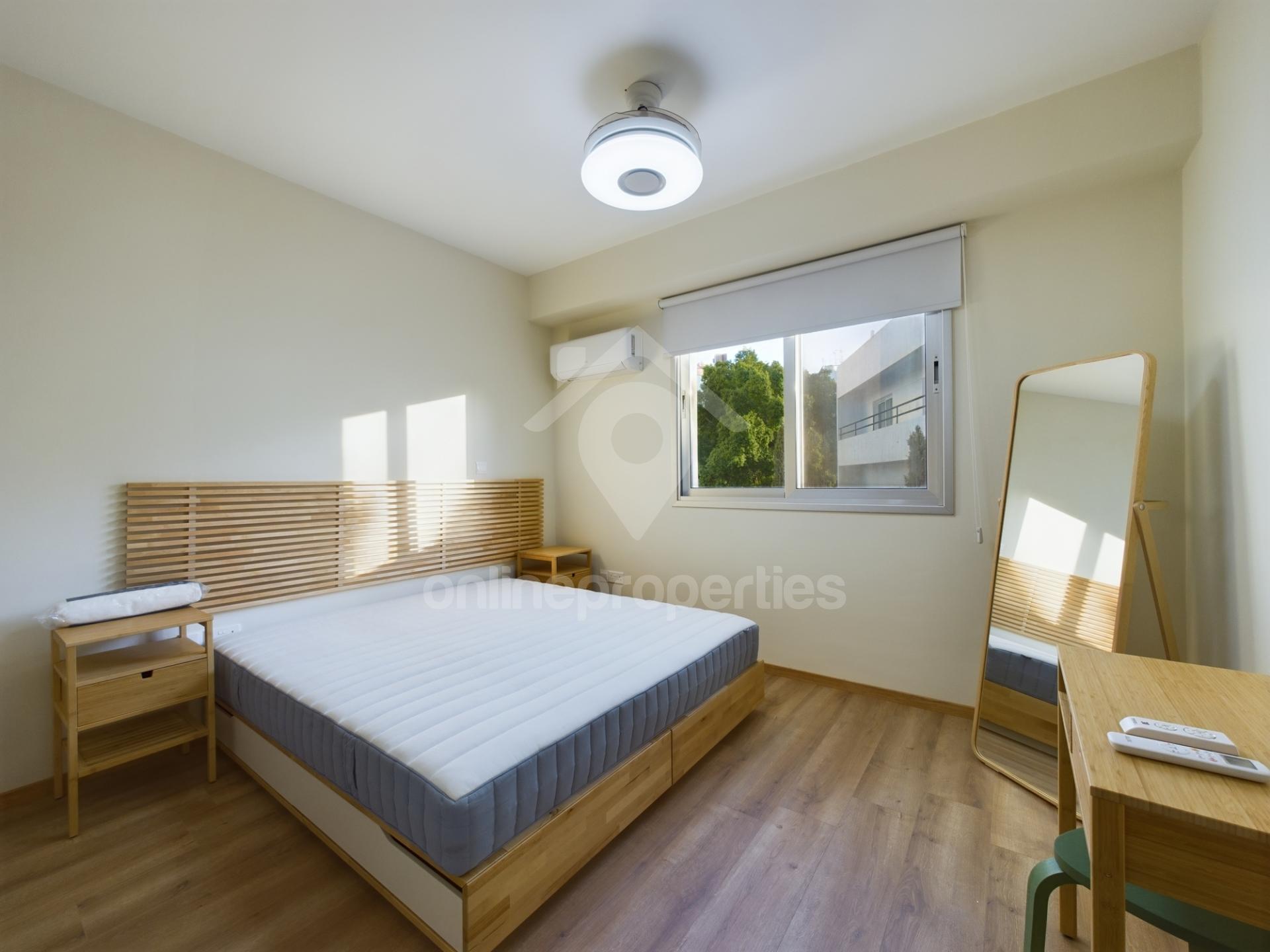 To change image, hover mouse over thumbnails below