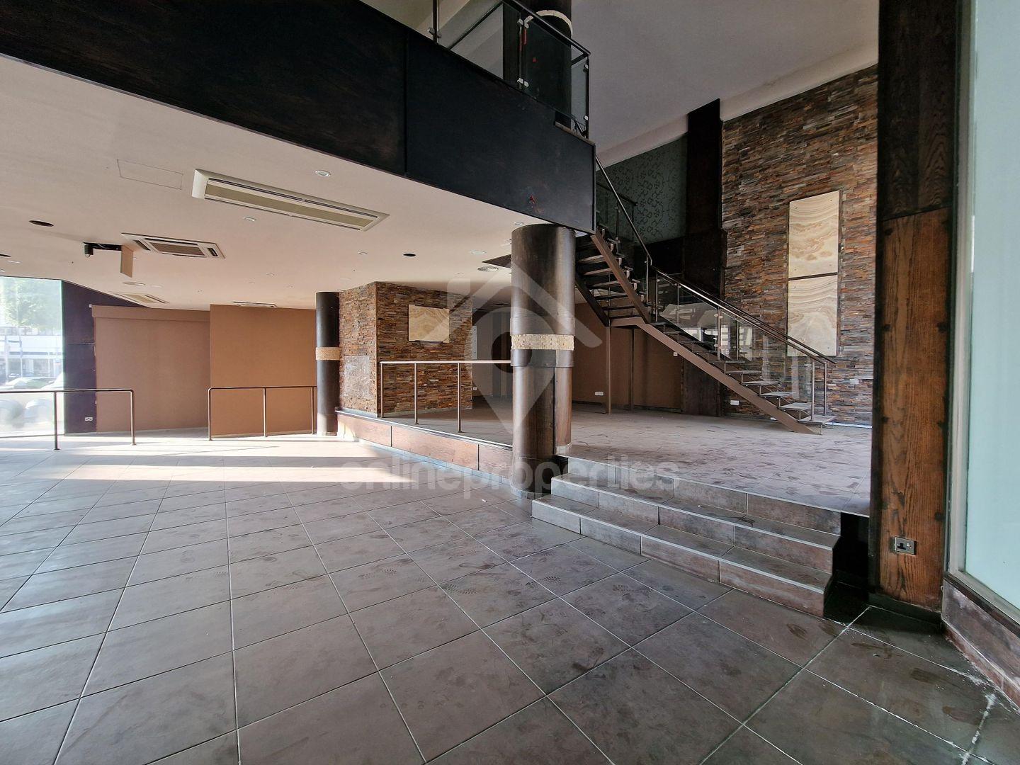 To change image, hover mouse over thumbnails below