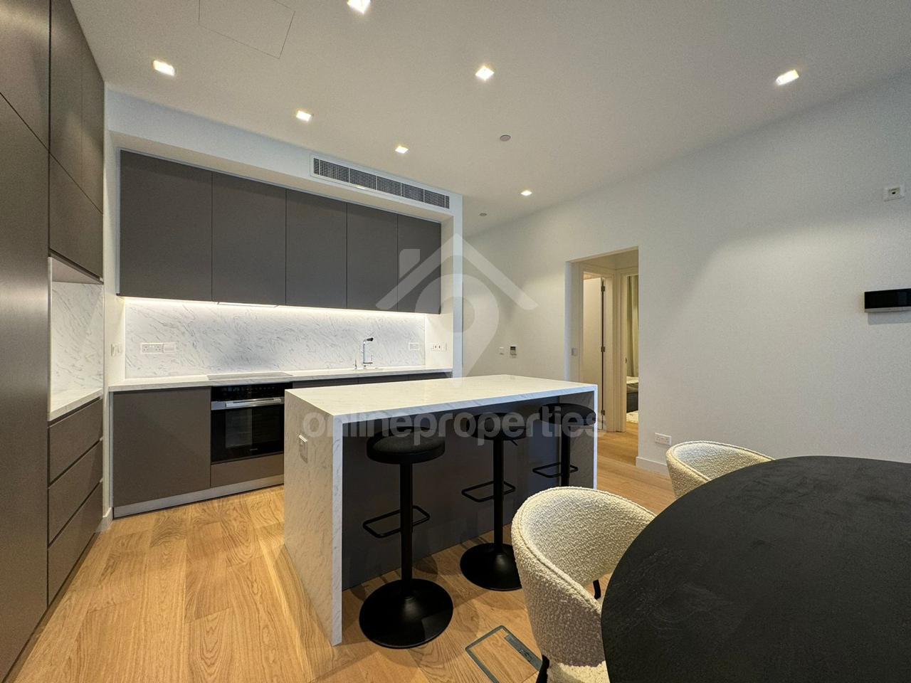 To change image, hover mouse over thumbnails below