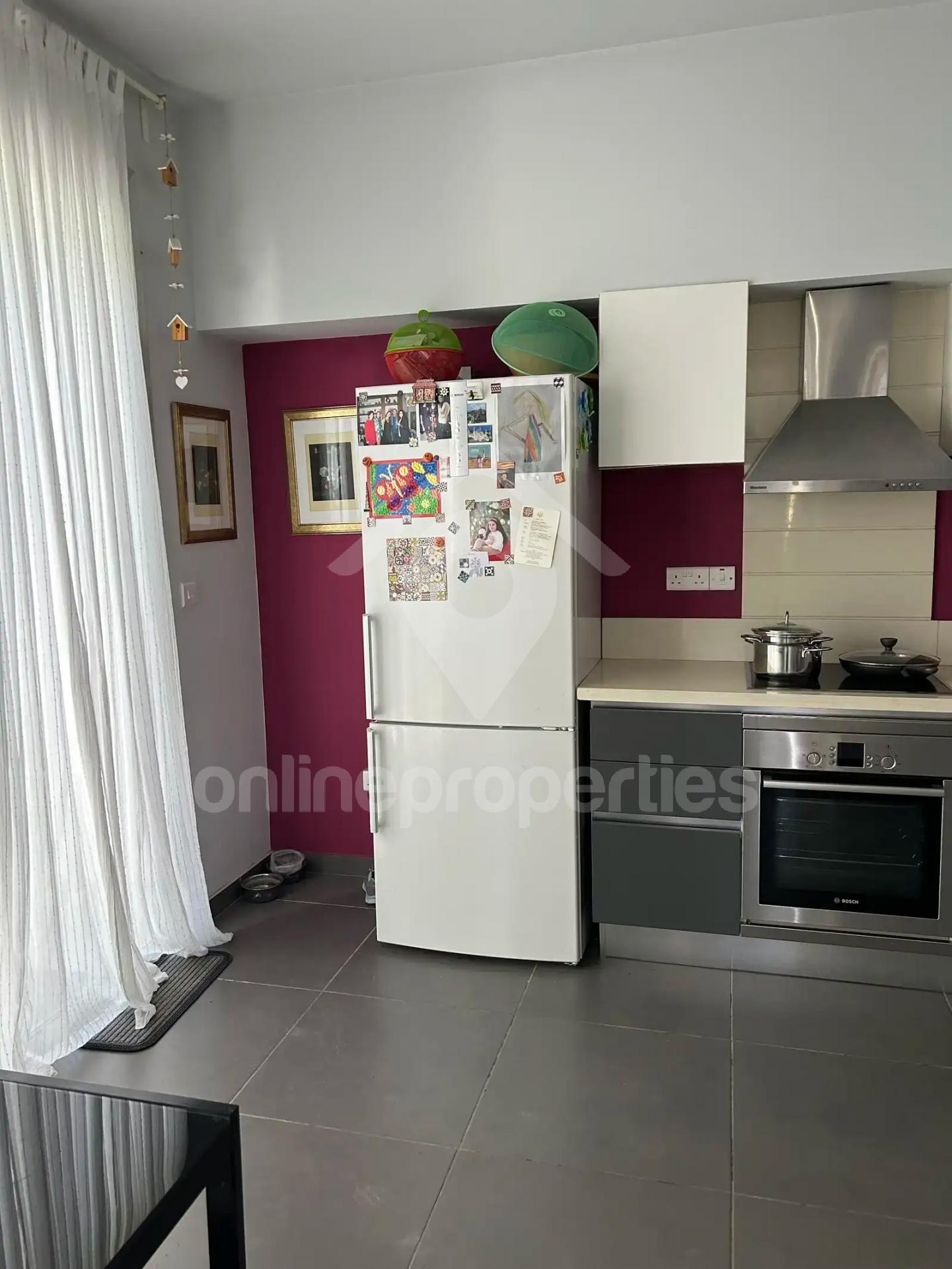 To change image, hover mouse over thumbnails below