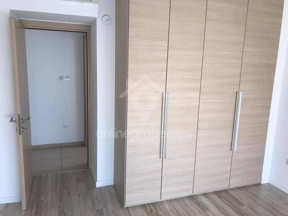 To change image, hover mouse over thumbnails below