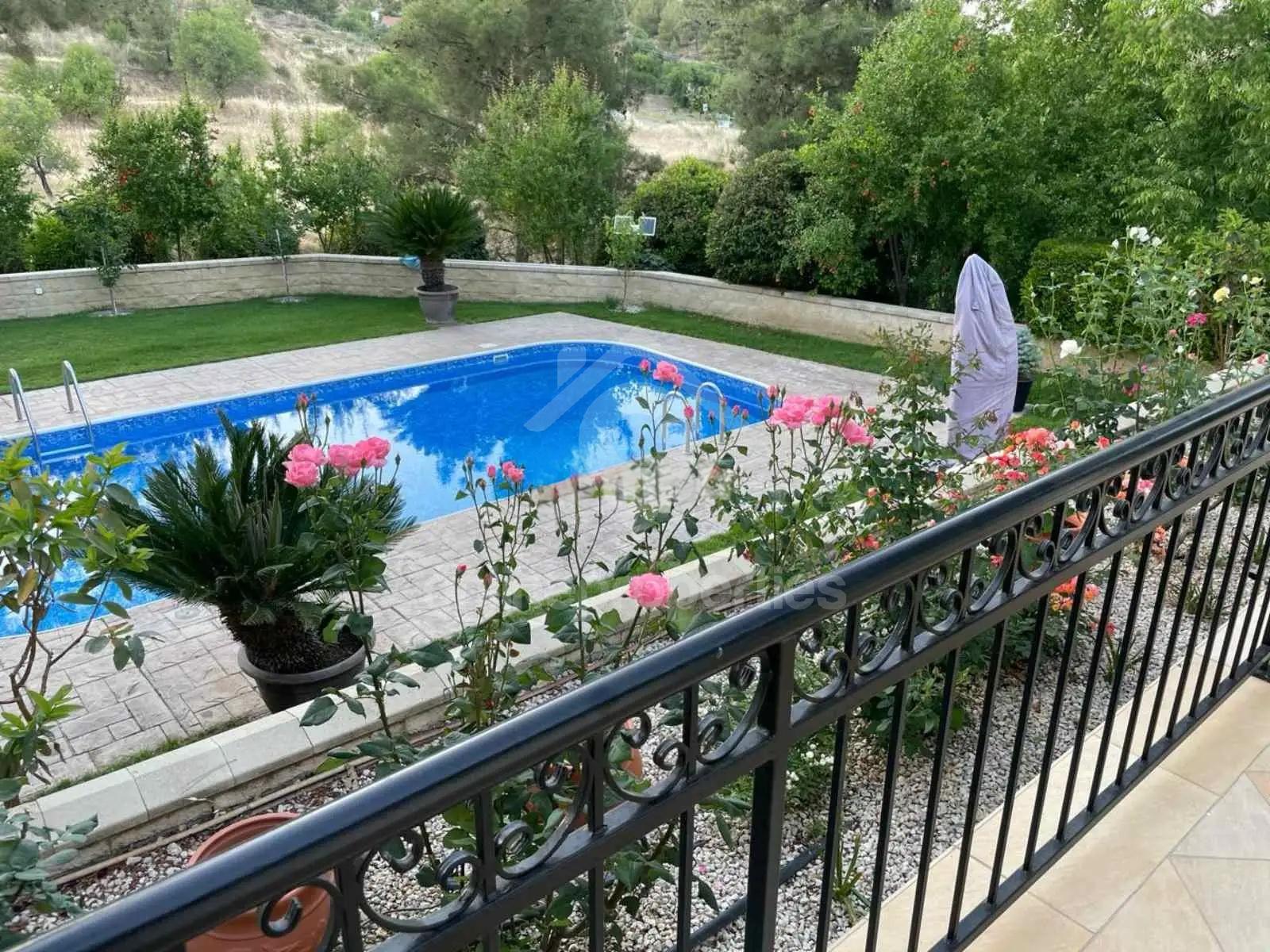 To change image, hover mouse over thumbnails below