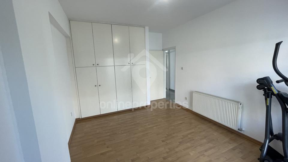 To change image, hover mouse over thumbnails below