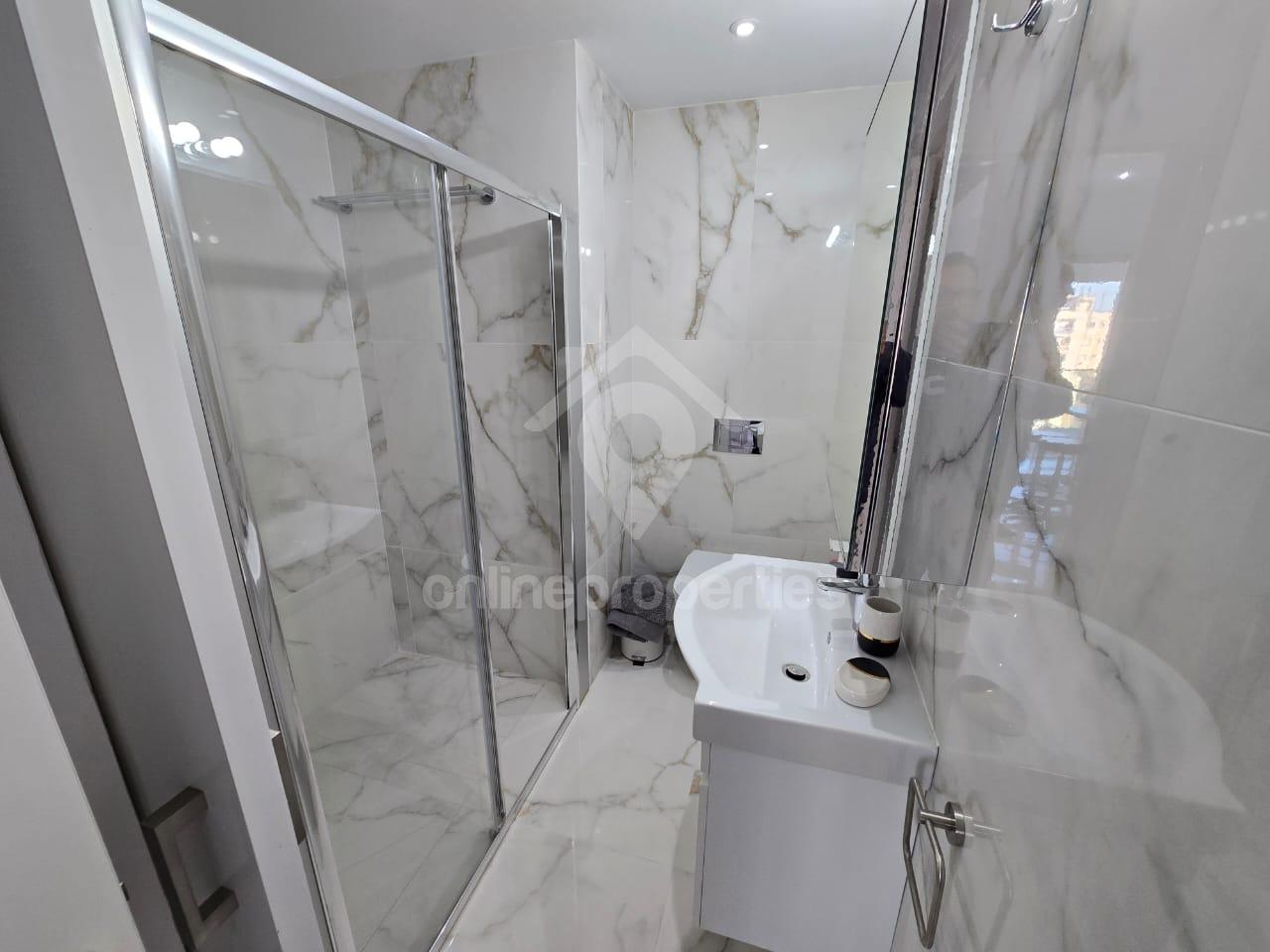 To change image, hover mouse over thumbnails below