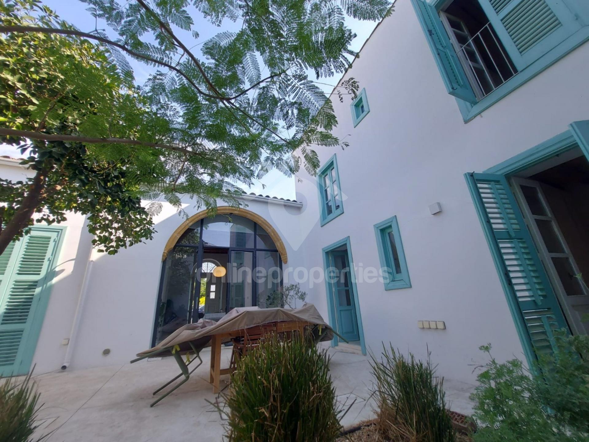 To change image, hover mouse over thumbnails below