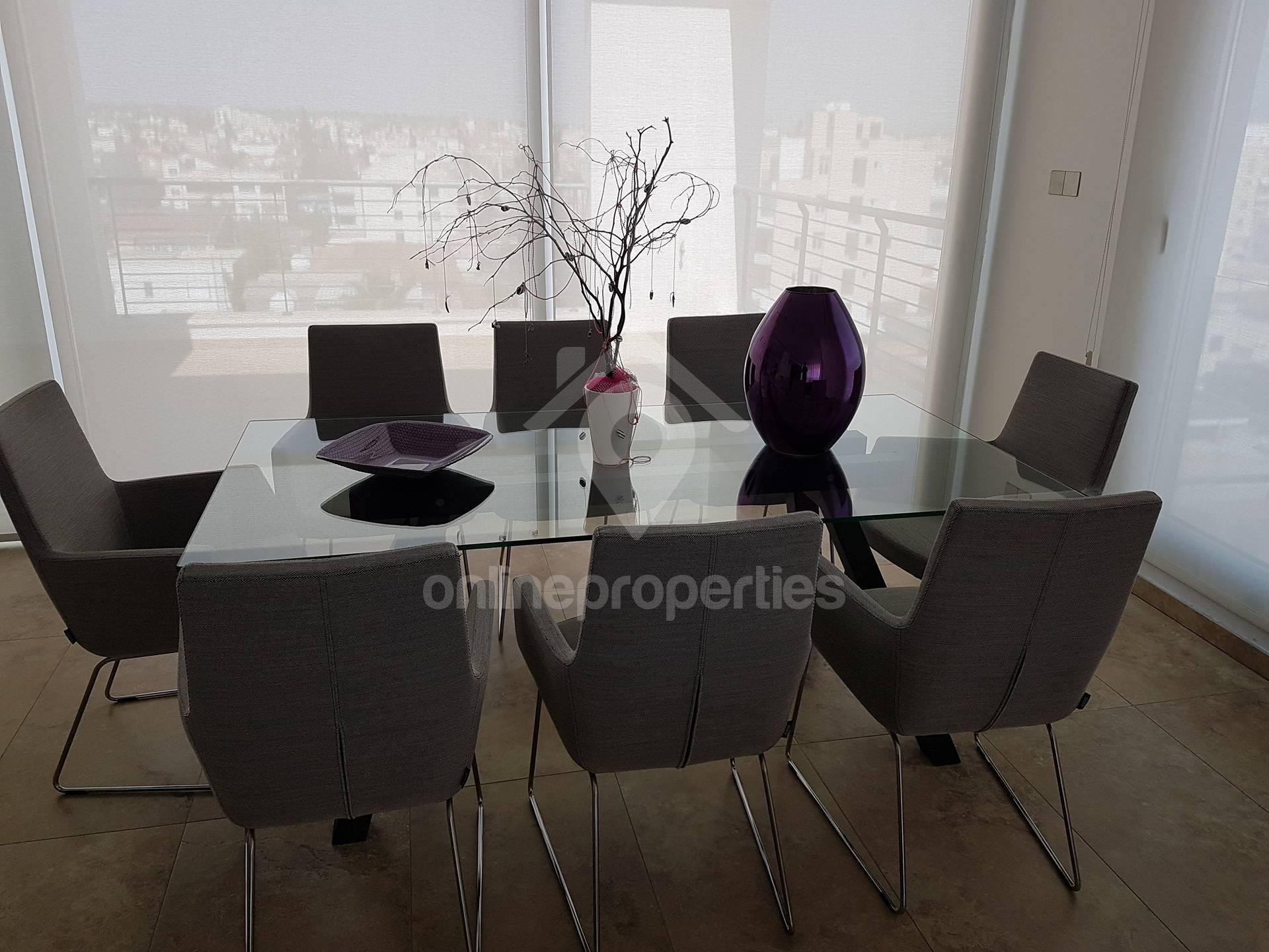 To change image, hover mouse over thumbnails below