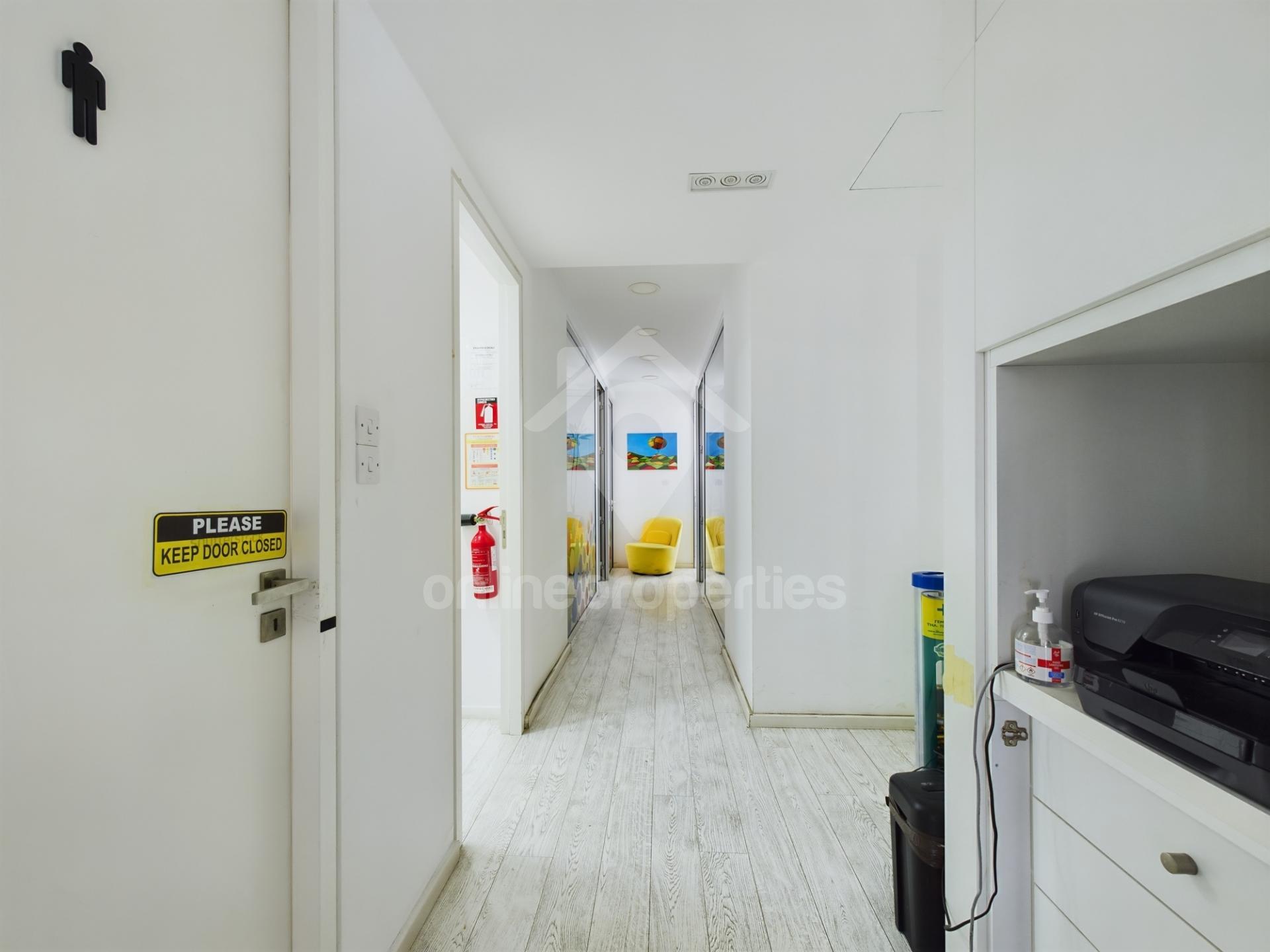 To change image, hover mouse over thumbnails below